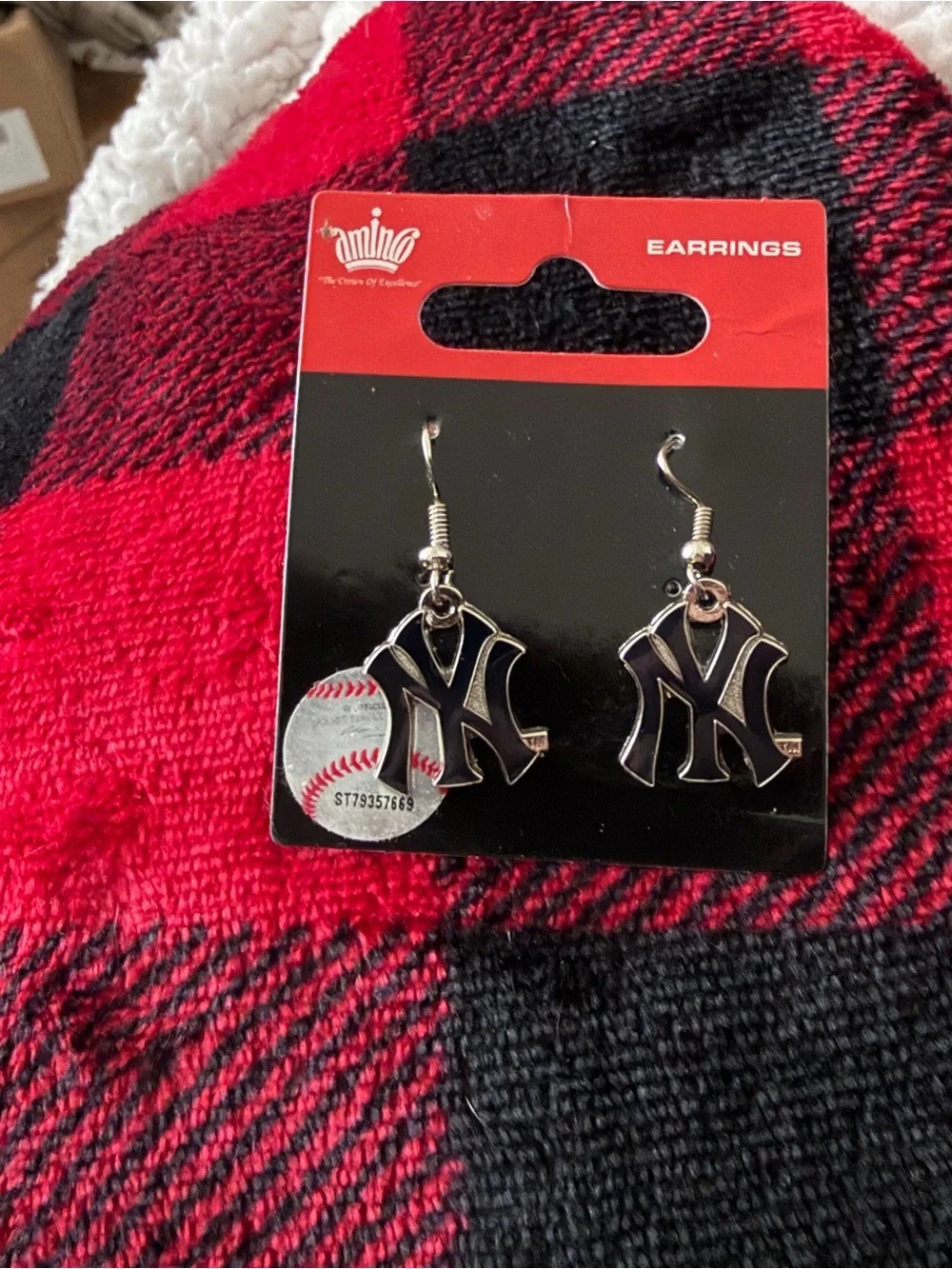 NWT Aminco NY Yankees Logo Dangle Earrings